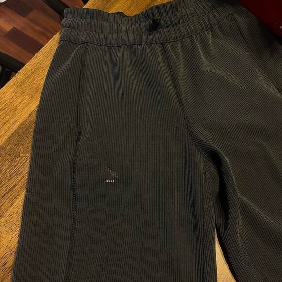 BRAND NEW WORN ONCE!!!!!!! lululemon ribbed softstreme pant
o - Picture 4 of 8